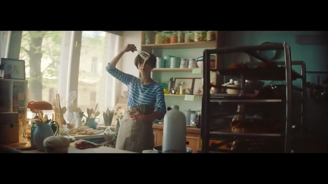 Video Reference: Photograph, People, Snapshot, Lady, Shoulder, Sitting, Dress, Fun, Room, Standing