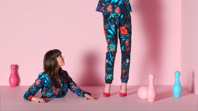 Video Reference: Clothing, Leggings, Waist, Active pants, Trousers, Pajamas, Tights, Leg, yoga pant, Abdomen, Person