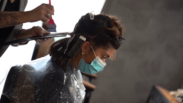 Video Reference: Eyewear, Bun, Shotgun, Audio equipment, Event, Recreation, Street fashion, Musical instrument, Music, Performing arts