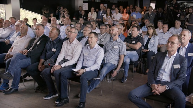 Video Reference: Audience, People, Social group, Event, Crowd, Team, Person