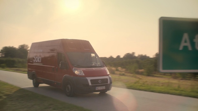 Video Reference: Land vehicle, Vehicle, Car, Motor vehicle, Mode of transport, Transport, Commercial vehicle, Van, Compact van, Light commercial vehicle