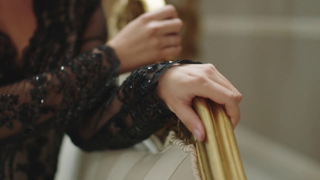 Video Reference: Hand, Finger, Wrist, Nail, Long hair, Gesture