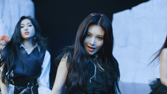 Video Reference: Hair, Face, Beauty, Fashion, Black hair, Lip, Eye, Performance, Fun, Long hair