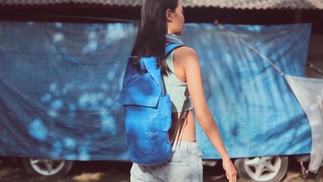 Video Reference: Blue, Shoulder, Jeans, Turquoise, Denim, Fashion, Electric blue, Joint, Textile, Street fashion