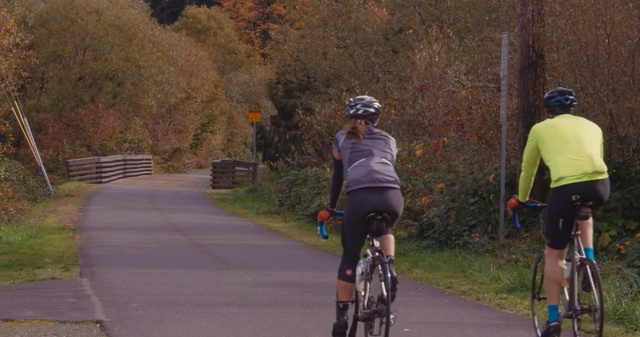 Video Reference: cycle sport, cycling, road bicycle, road cycling, road, racing bicycle, bicycle, lane, bicycle racing, path