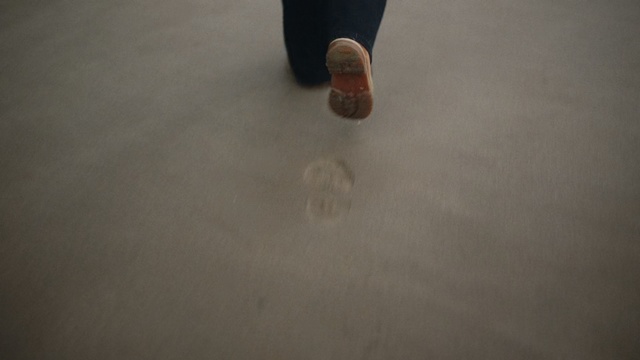Video Reference: Finger, Leg, Foot, Toe, Hand, Floor, Barefoot, Flooring, Games, Shoe