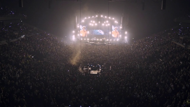 Video Reference: Light, Performance, Concert, Lighting, Night, Sky, Event, Performing arts, Midnight, Darkness