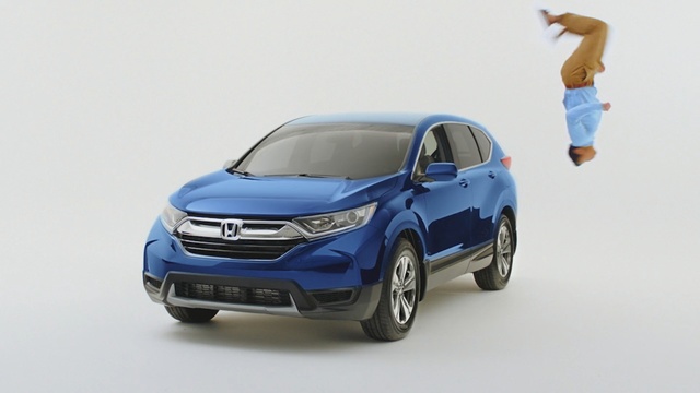 Video Reference: Land vehicle, Vehicle, Car, Motor vehicle, Honda, Automotive design, Compact sport utility vehicle, Sport utility vehicle, Bumper, Technology, Person