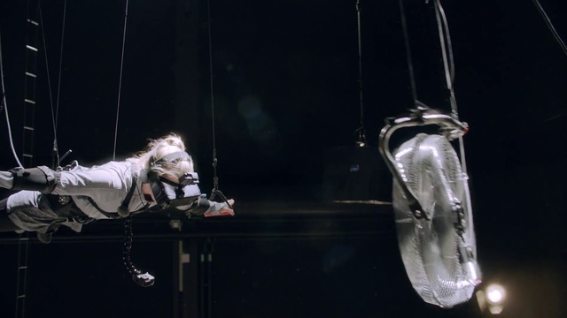 Video Reference: Performance, Performing arts, Circus, Public event, Acrobatics, Performance art, Event, Glass