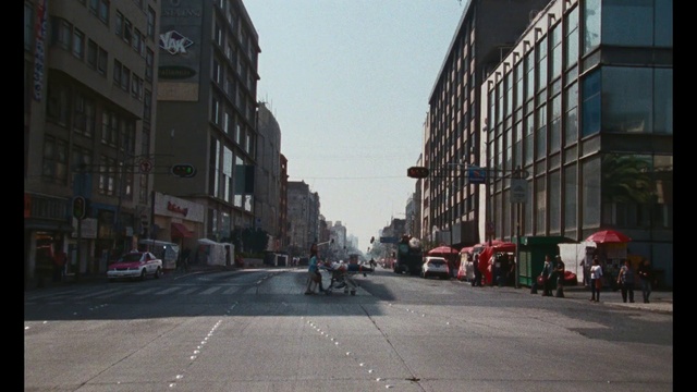 Video Reference: Building, Window, Sky, Road surface, Infrastructure, Car, Asphalt, Thoroughfare, Vehicle, Urban design