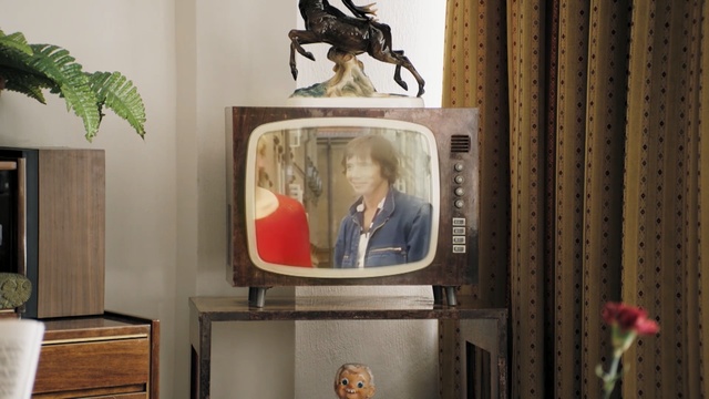 Video Reference: Picture frame, Room, Furniture, Art, Interior design, Visual arts, Collection, Antique