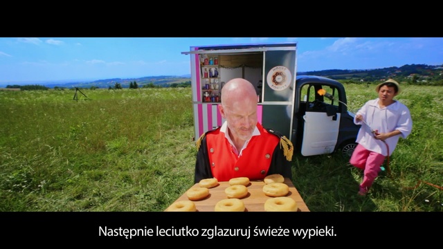 Video Reference: Junk food, Cuisine, Dish, Food, Vegetarian food, Fast food, Snack, American food, Vehicle, Person