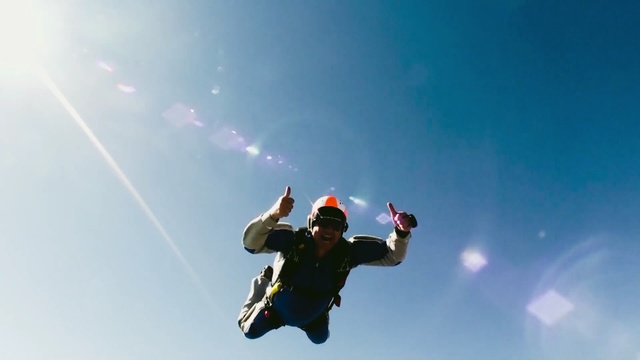 Video Reference: Sky, Parachuting, Air sports, Extreme sport, Tandem skydiving, Cloud, Atmosphere, Parachute, Fun, Windsports