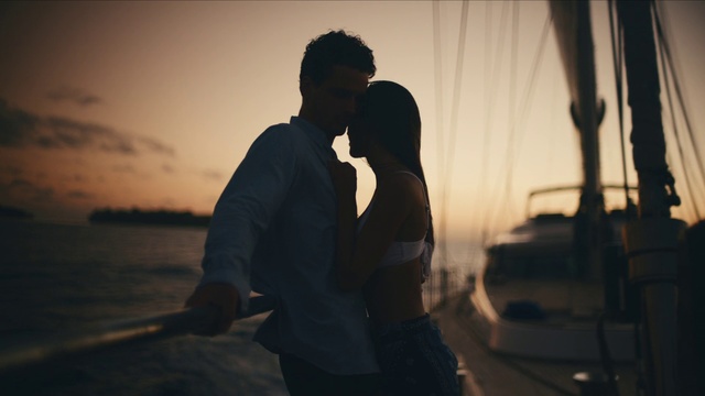 Video Reference: Photograph, Romance, Sky, Love, Photography, Interaction, Cloud, Fun, Gesture, Flash photography