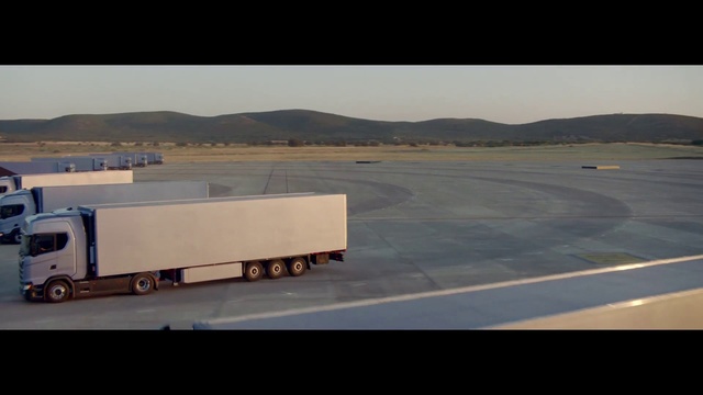 Video Reference: Transport, Sky, Mode of transport, Freight transport, Asphalt, Vehicle, Infrastructure, Trailer, Commercial vehicle, Airport
