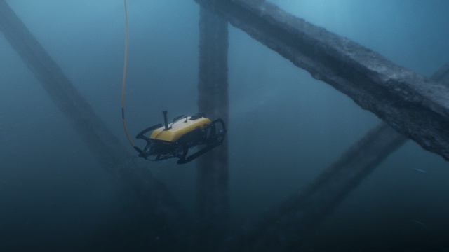 Video Reference: Underwater, Atmospheric phenomenon, Sky, Water, Fog, Vehicle, Ocean, Sea