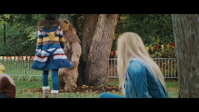 Video Reference: Nature, Tree, Snapshot, Adaptation, Leaf, Outerwear, Fashion, Fun, Woody plant, Fur