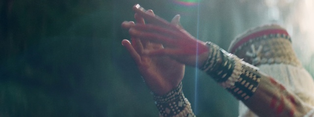 Video Reference: Hand, Finger, Arm, Thumb, Underwater, Gesture, Nail, Performance