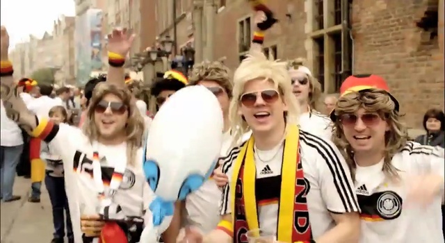 Video Reference: People, Product, Event, Public event, Carnival, Crowd, Festival, Fun, Smile, Parade, Person