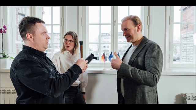 Video Reference: Conversation, White-collar worker, Event, Gesture, Business, Job