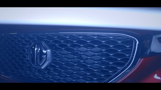 Video Reference: Land vehicle, Vehicle, Car, Luxury vehicle, Grille, Automotive design, Automotive exterior, Mid-size car, Personal luxury car, Automotive lighting