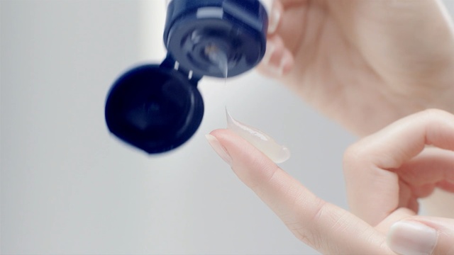 Video Reference: Blue, Skin, Finger, Hand, Eye, Lens, Nail, Ear, Electric blue, Plastic bottle