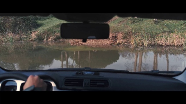 Video Reference: Windshield, Auto part, Automotive mirror, Rear-view mirror, Reflection, Automotive exterior, Glass, Tree, Waterway, Mode of transport