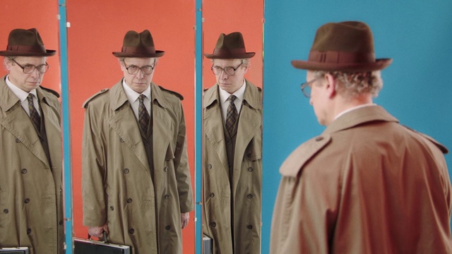 Video Reference: Clothing, Hat, Suit, Fedora, Outerwear, Fashion, Headgear, Formal wear, Fashion accessory, Jacket
