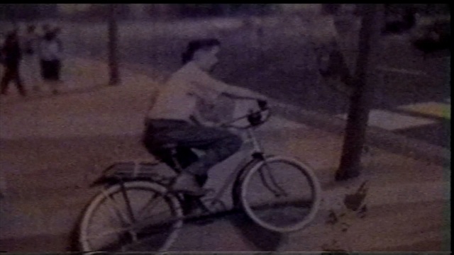 Video Reference: Bicycle, Cycling, Cycle sport, Vehicle, Bicycle wheel, Bicycle frame, Recreation, Bicycle accessory, Sports equipment, Sports