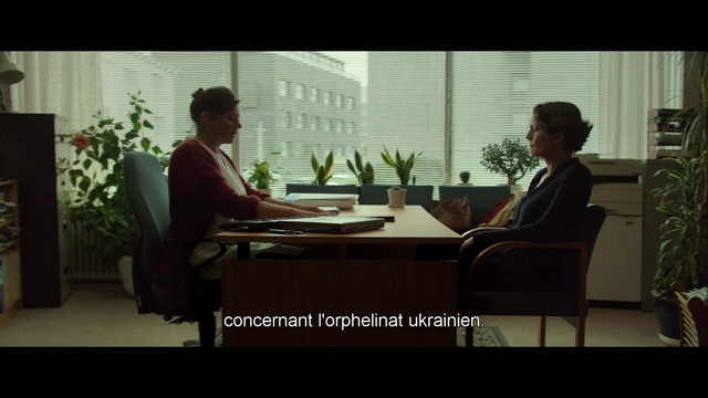 Video Reference: Conversation, Sitting, Adaptation, Interaction, Screenshot, Table, Furniture, White-collar worker, Room, Job