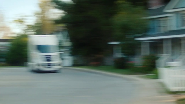 Video Reference: Mode of transport, Lane, Motor vehicle, Transport, Public space, Road, Tree, Asphalt, Vehicle, Residential area