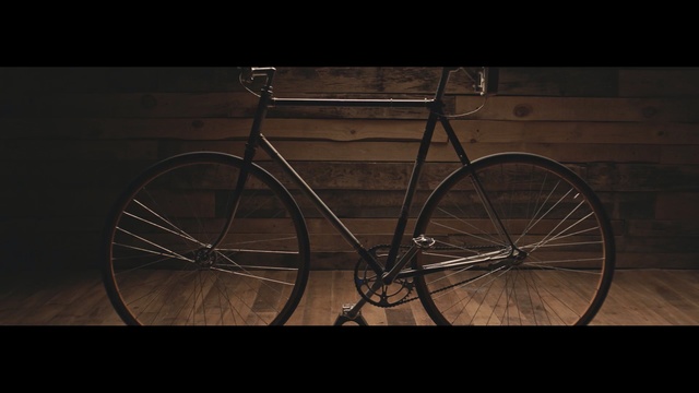 Video Reference: Bicycle wheel, Bicycle, Bicycle part, Bicycle frame, Bicycle tire, Vehicle, Bicycle accessory, Bicycle drivetrain part, Bicycle saddle, Bicycle handlebar