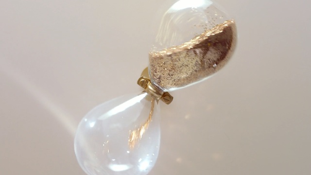 Video Reference: Fashion accessory, Glass, Crystal, Jewellery, Transparent material, Quartz, Metal