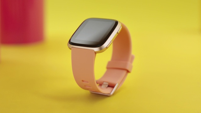 Video Reference: Watch, Yellow, Fashion accessory, Watch phone, Jewellery, Material property, Wristband, Finger, Wrist, Bracelet