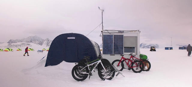 Video Reference: Snow, Product, Bicycle, Vehicle, Bicycle accessory, Bicycle wheel, Winter, Tire, Bicycle tire, Wheel