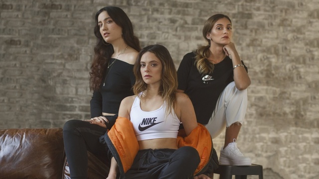 Video Reference: Sitting, Beauty, Fun, Youth, Friendship, Photography, Long hair, Photo shoot, T-shirt, Smile, Person