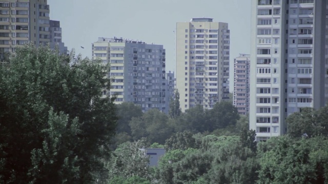 Video Reference: Metropolitan area, Urban area, Tower block, Residential area, Condominium, City, Metropolis, Human settlement, Skyscraper, Atmospheric phenomenon, Person