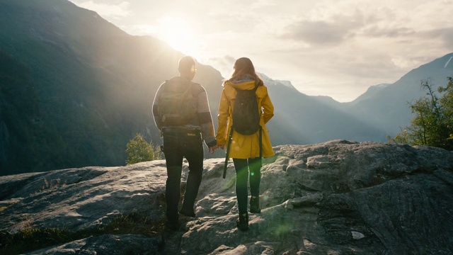 Video Reference: People in nature, Mountainous landforms, Sky, Mountain, Atmospheric phenomenon, Mountain range, Adventure, Sunlight, Cloud, Hill