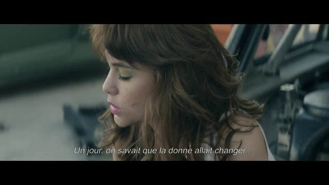 Video Reference: Hair, Face, Facial expression, Hairstyle, Beauty, Blond, Nose, Chin, Long hair, Snapshot