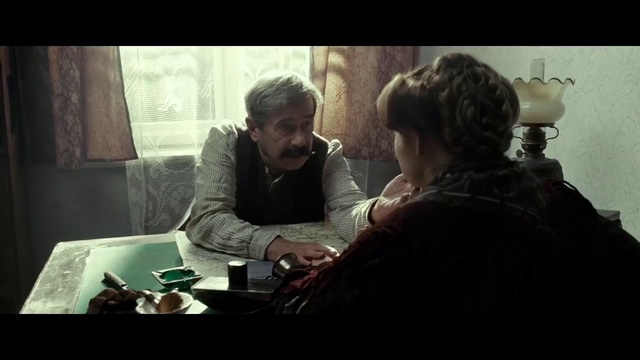 Video Reference: Photograph, Conversation, Interaction, Fun, Human, Snapshot, Sitting, Adaptation, Scene, Mouth