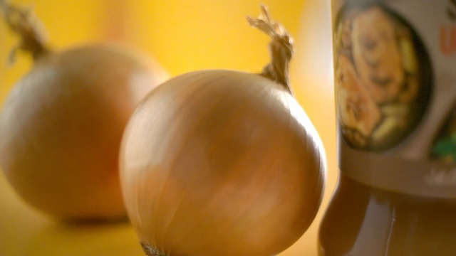 Video Reference: Food, Vegetable, Yellow onion, Onion, Plant, Fruit, Produce