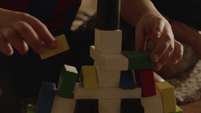 Video Reference: Hand, Toy, Games, Mechanical puzzle, Finger, Vegetarian food, Recreation, Animation