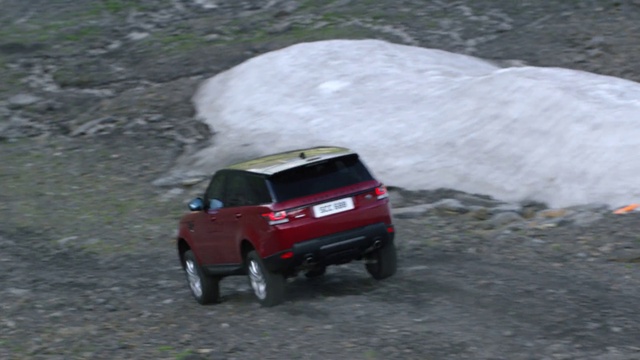 Video Reference: Land vehicle, Vehicle, Car, Regularity rally, Sport utility vehicle, Off-roading, Range rover, Compact sport utility vehicle, Range rover evoque, Mini SUV