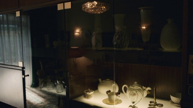 Video Reference: Light, Lighting, Room, Interior design, Architecture, Glass, House, Tourist attraction, Night, Still life photography