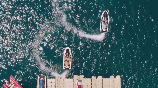 Video Reference: Water, Boat, Watercraft, Naval architecture, Lake, Font, Body of water, Boats and boating--Equipment and supplies, Leisure, Summer