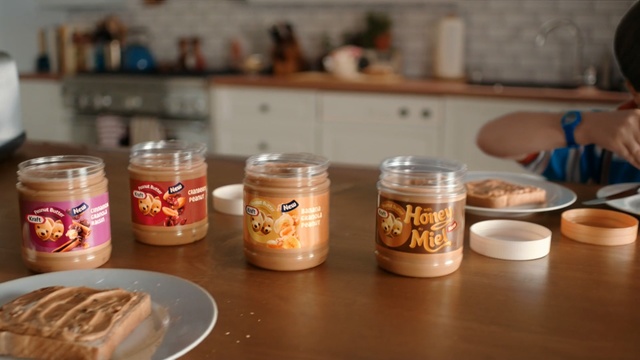 Video Reference: mason jar, drink, tableware, drinkware, breakfast, Person