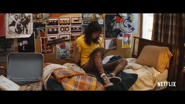 Video Reference: Sitting, Snapshot, Room, Human, Textile, Furniture, Leg, Design, Living room, Fun, Person