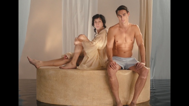 Video Reference: Male, Leg, Muscle, Human body, Barechested, Sitting, Art model, Flesh, Stomach, Photography, Person
