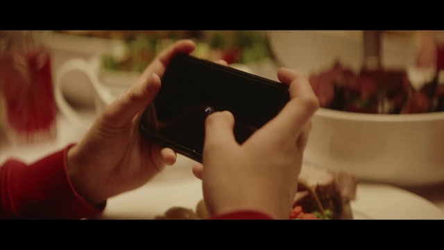 Video Reference: Hand, Finger, Gadget, Smartphone, Electronic device, Technology, Nail, Communication Device, Mobile phone, Photography