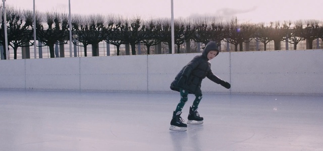 Video Reference: Ice skating, Ice skate, Skating, Sports equipment, Recreation, Snow, Ice rink, Freezing, Footwear, Winter